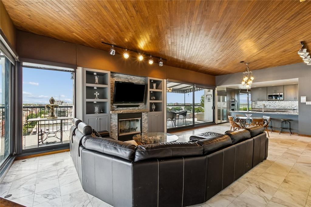 232 DECATUR Street 6a