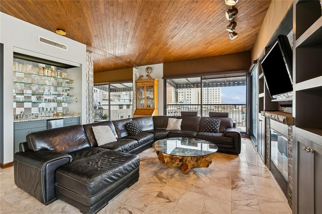 232 DECATUR Street 6a