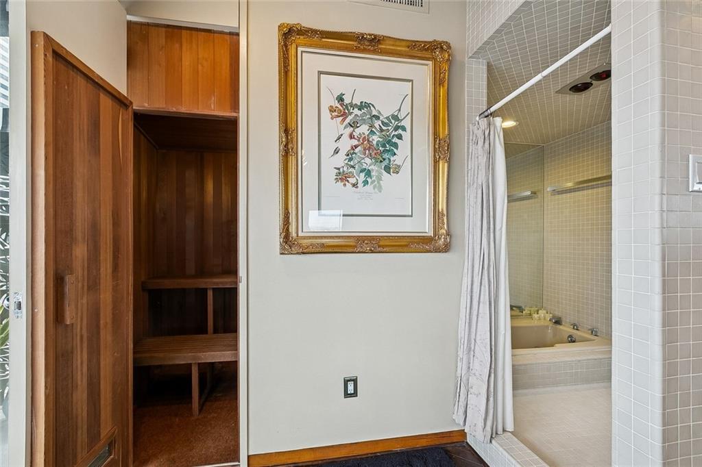 232 DECATUR Street 6a