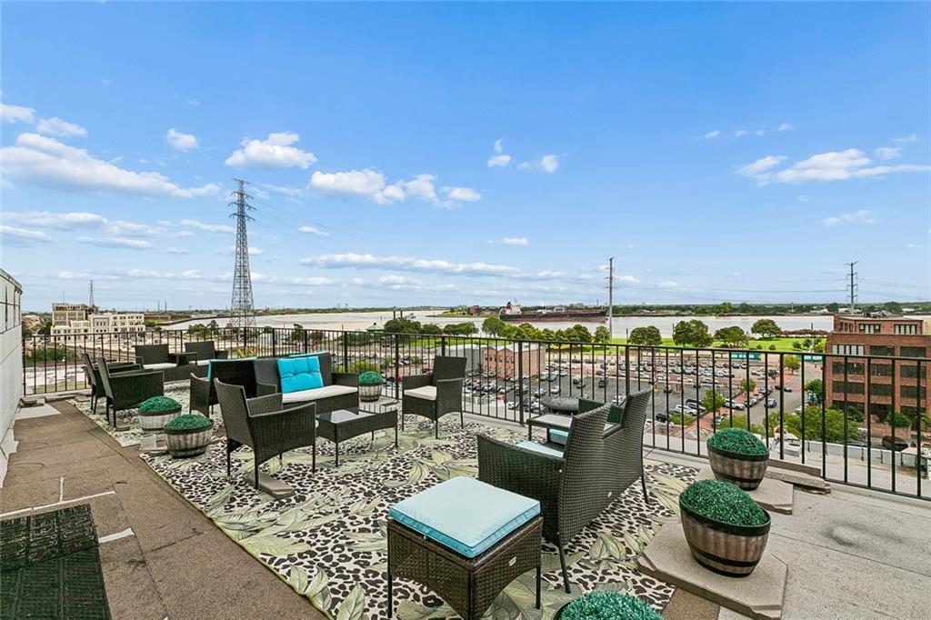 232 DECATUR Street 6a
