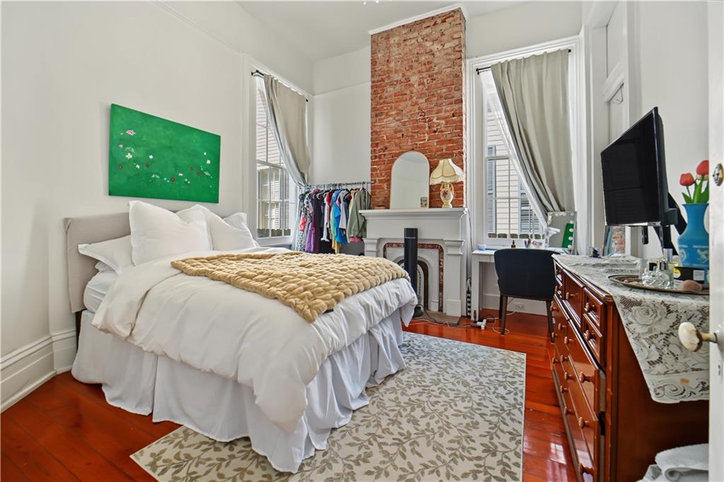 1220 HARMONY Street 1220