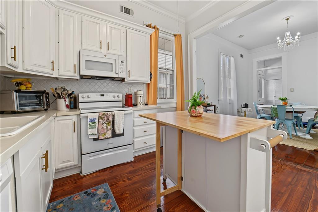 1220 HARMONY Street 1220