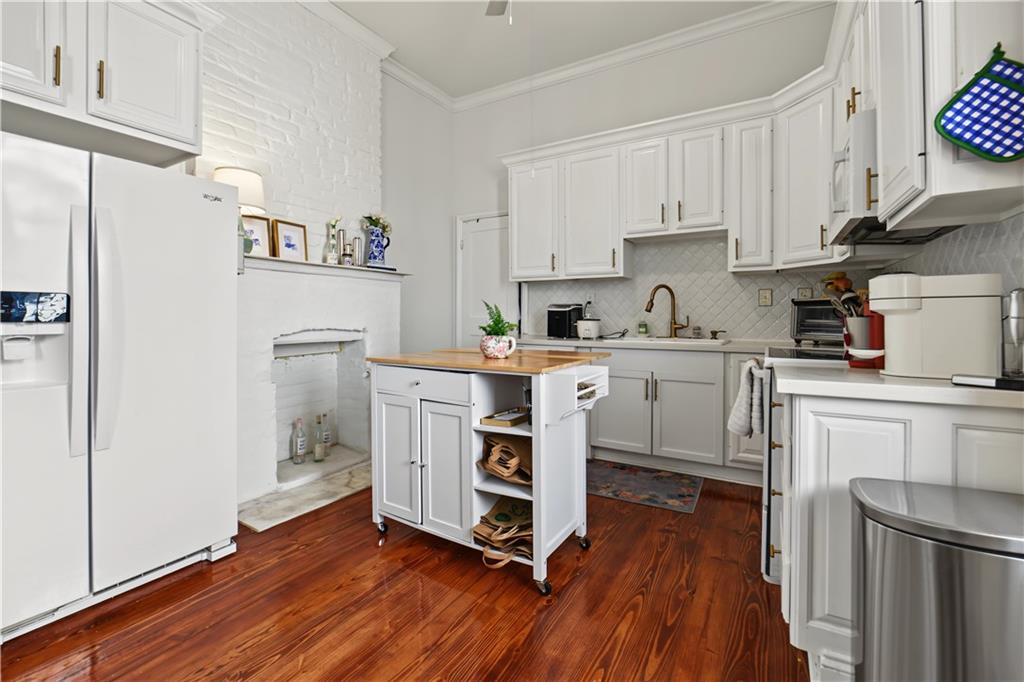 1220 HARMONY Street 1220