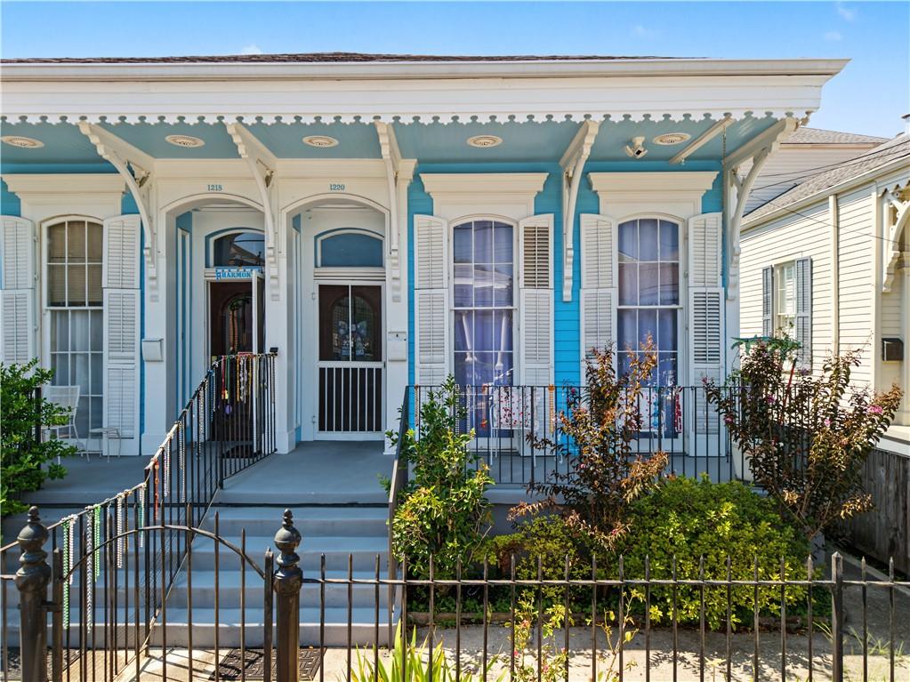 1220 HARMONY Street 1220