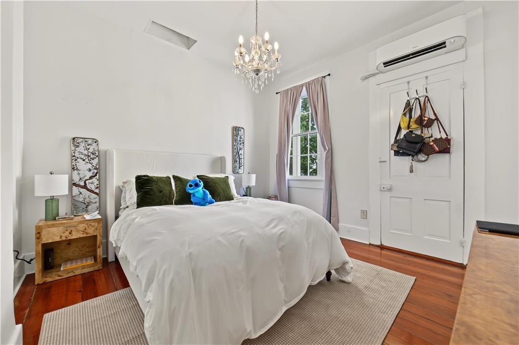 1220 HARMONY Street 1220