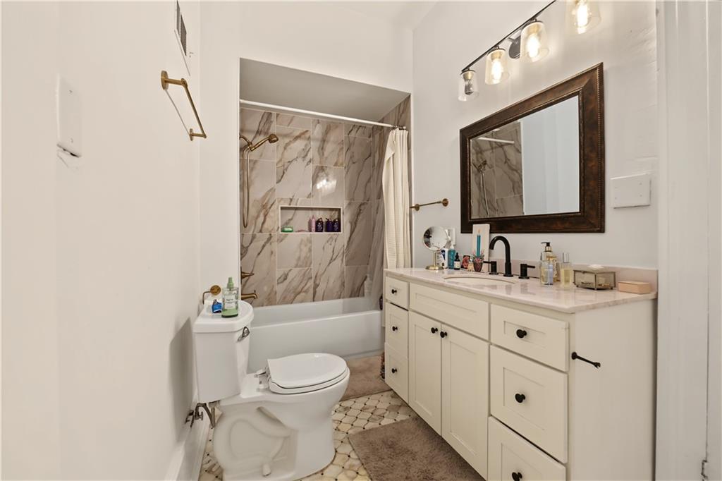 1220 HARMONY Street 1220