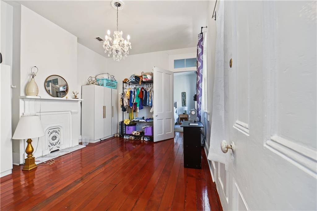 1220 HARMONY Street 1220