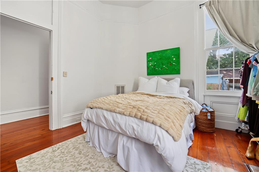 1220 HARMONY Street 1220