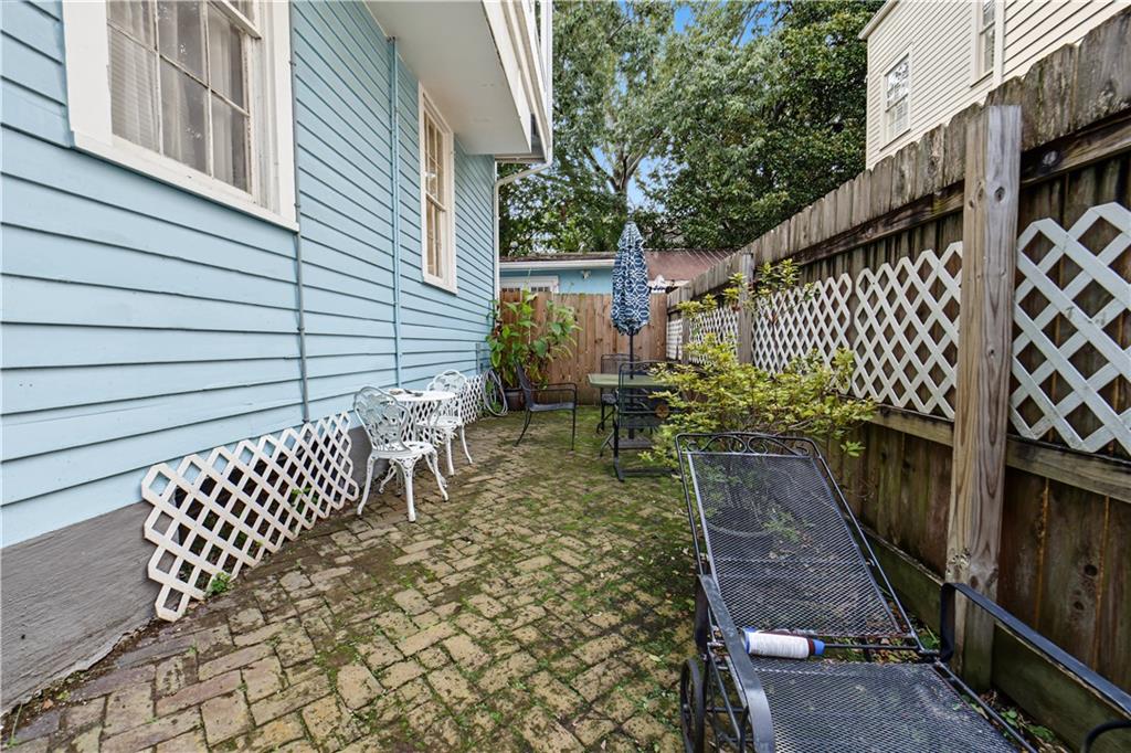 1220 HARMONY Street 1220