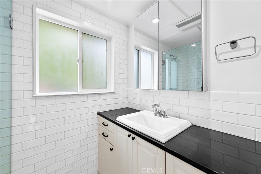 678 Glenneyre Street A