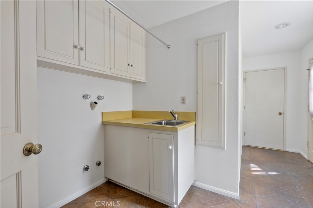 612 Harbor Island Drive