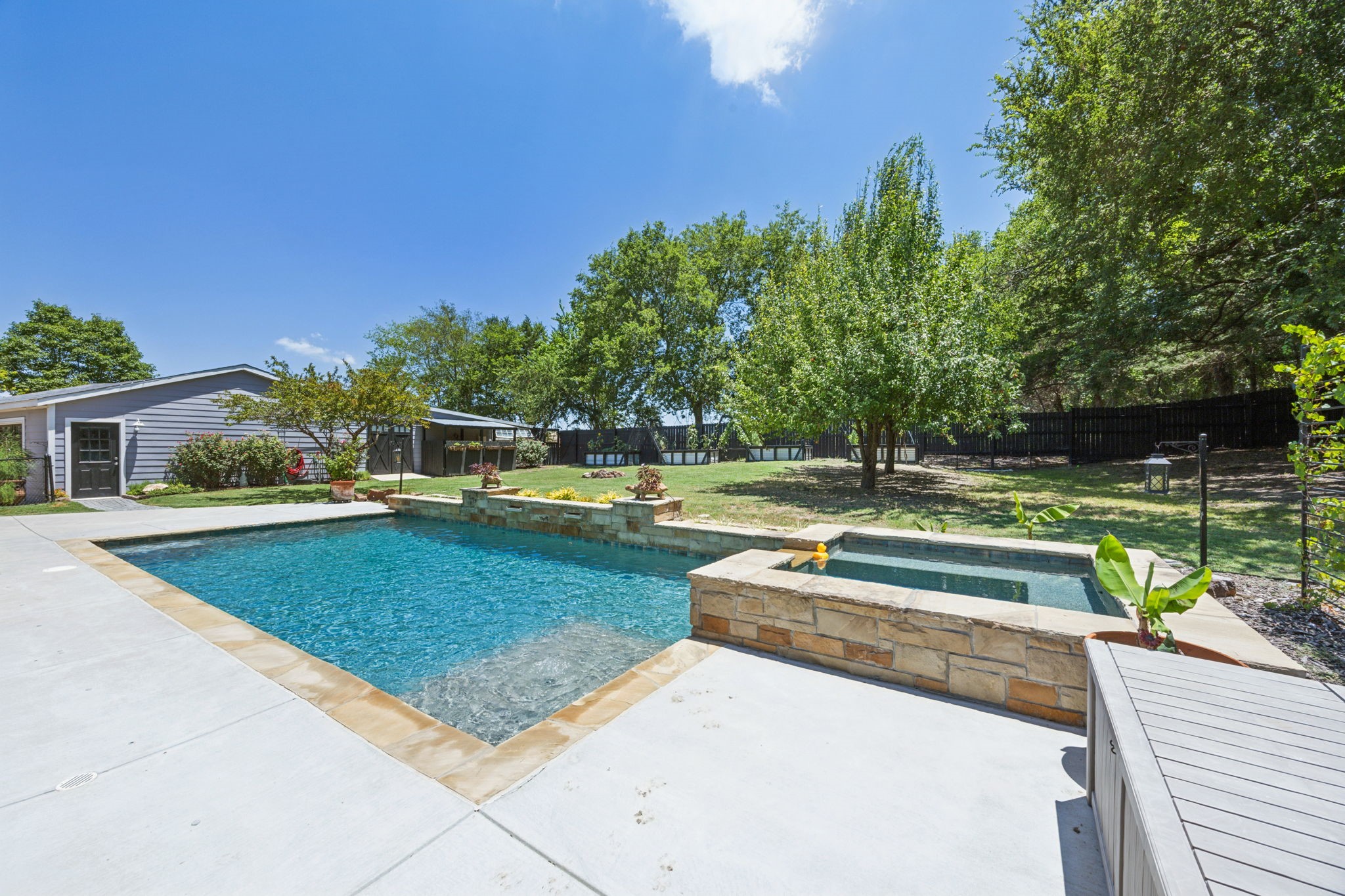 455 Sunridge Lane