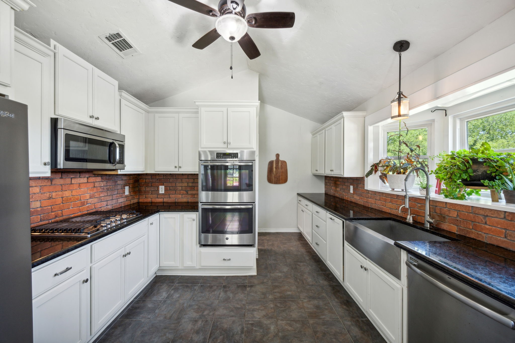 455 Sunridge Lane