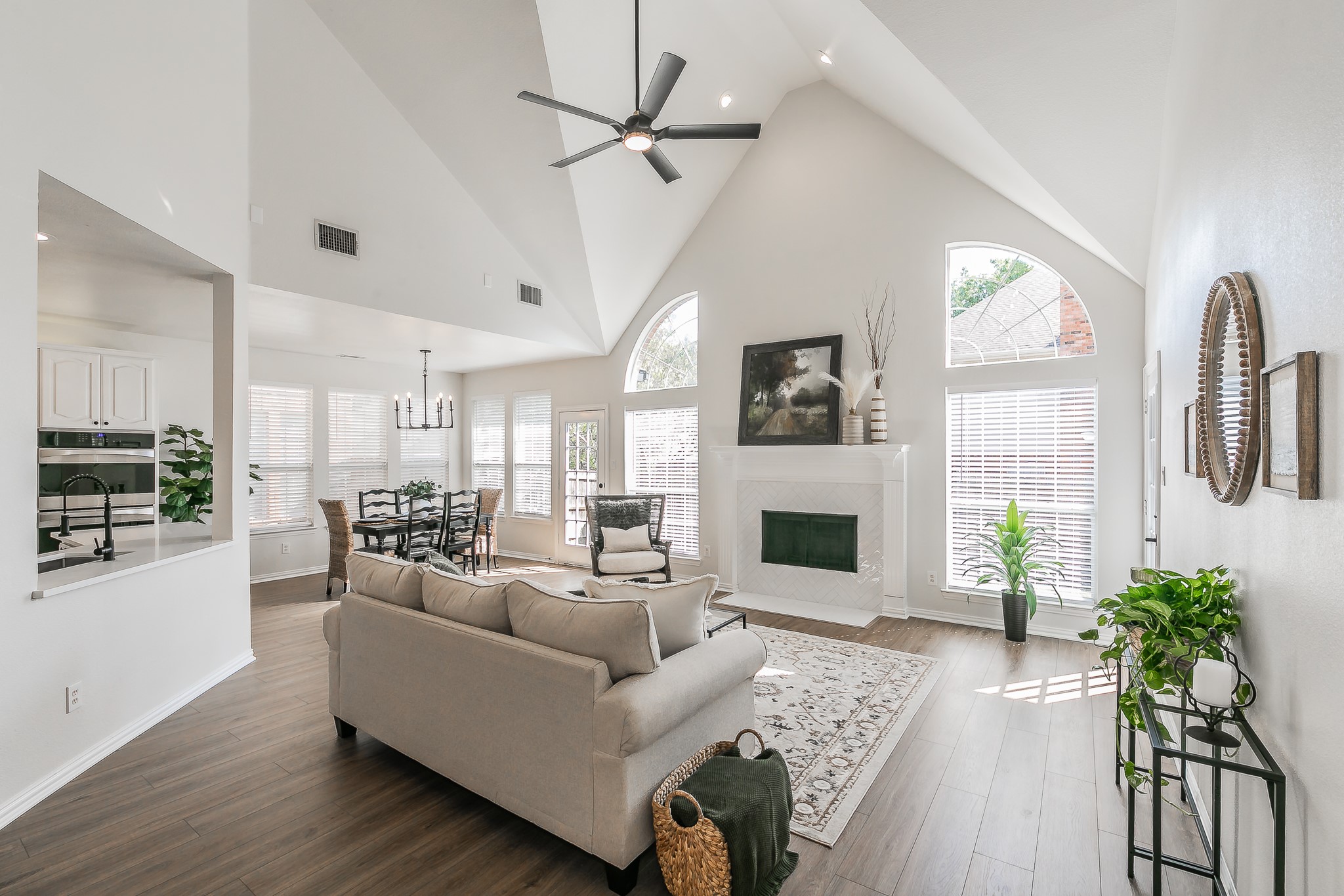 5213 Stoney Trail
