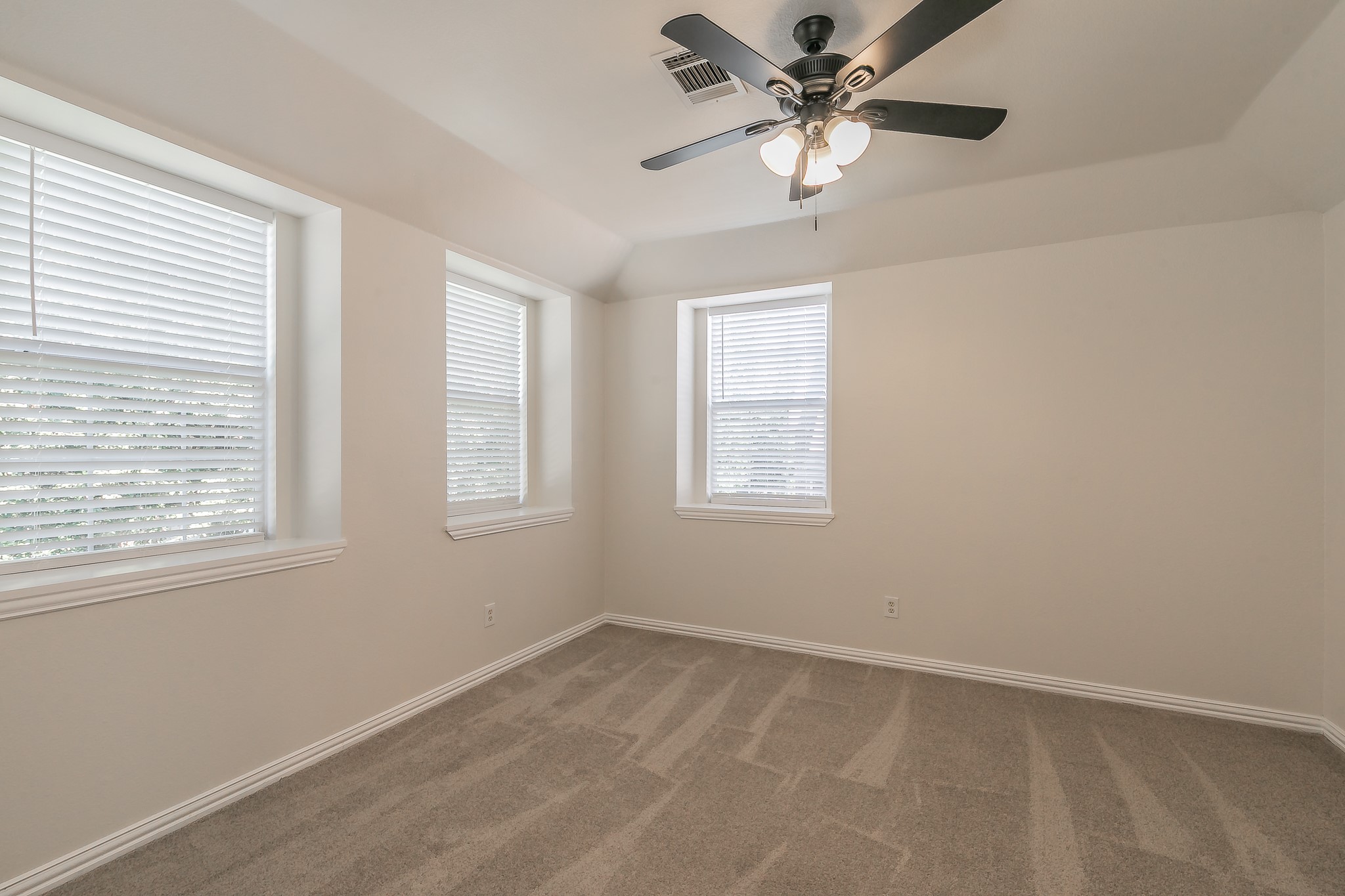 5213 Stoney Trail