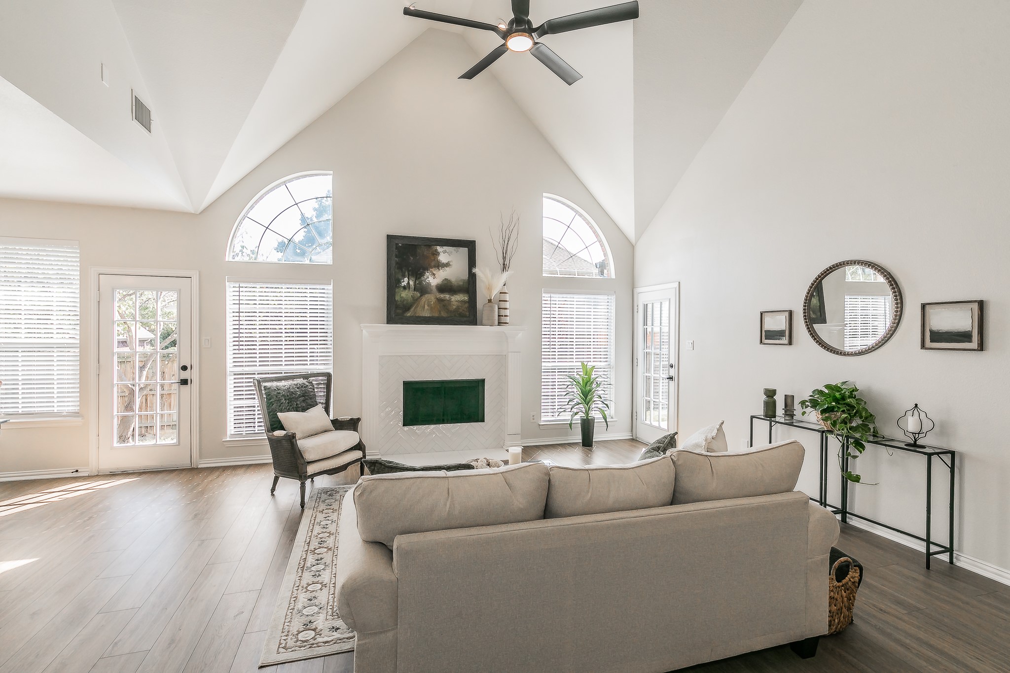 5213 Stoney Trail