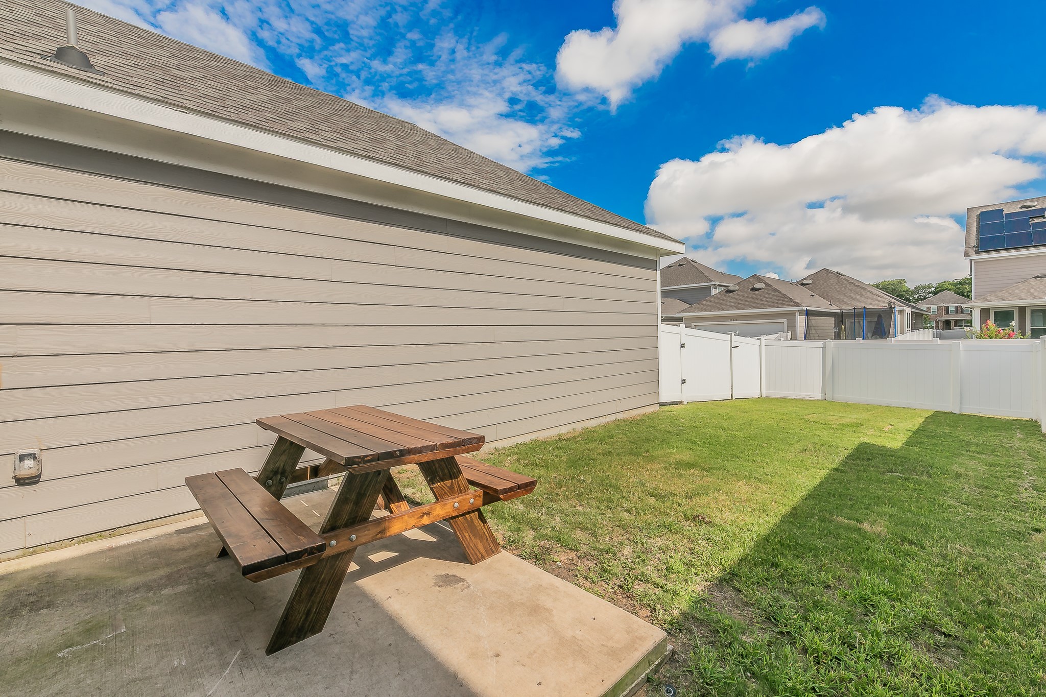 10041 Adams Lane