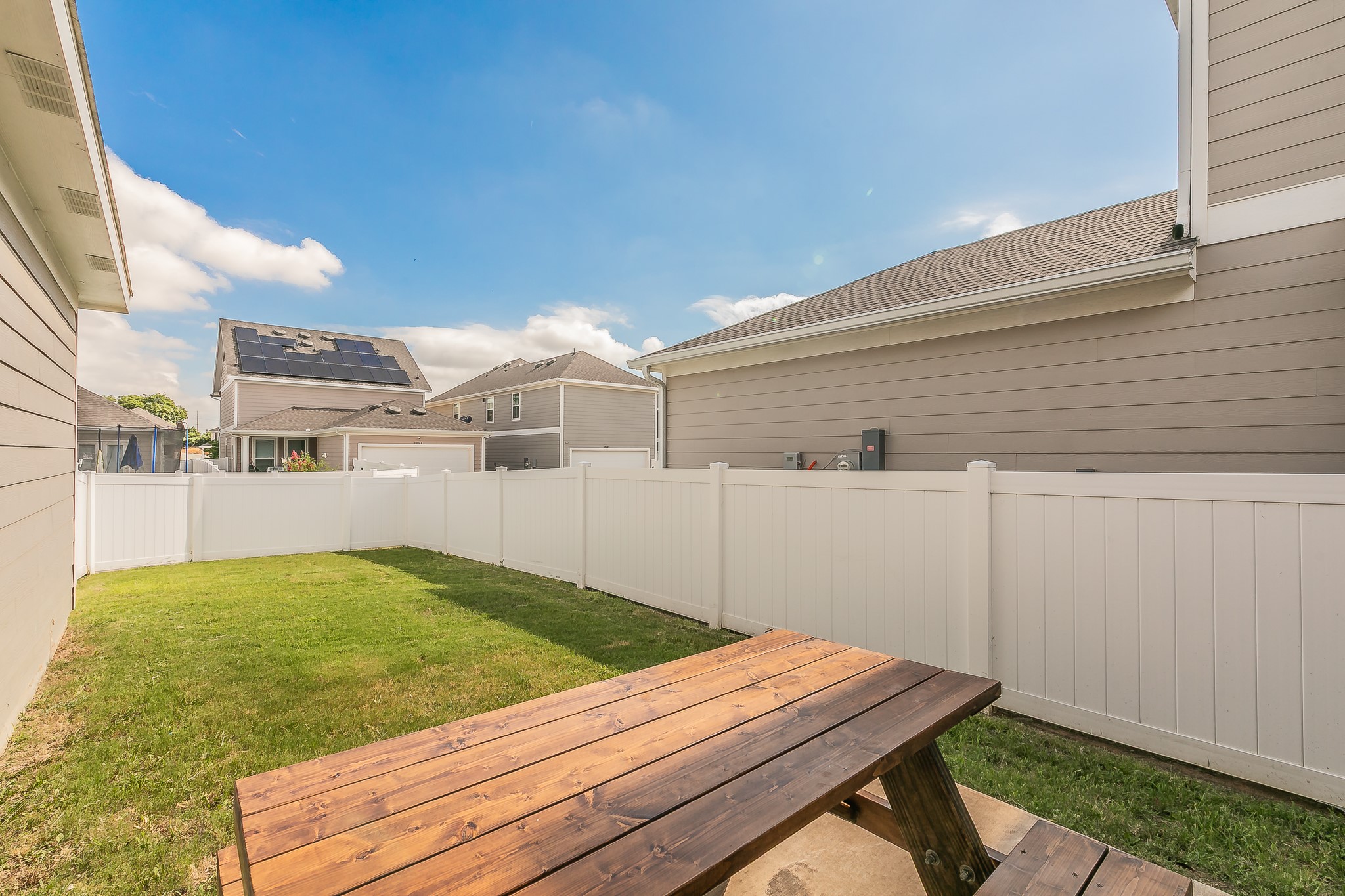 10041 Adams Lane