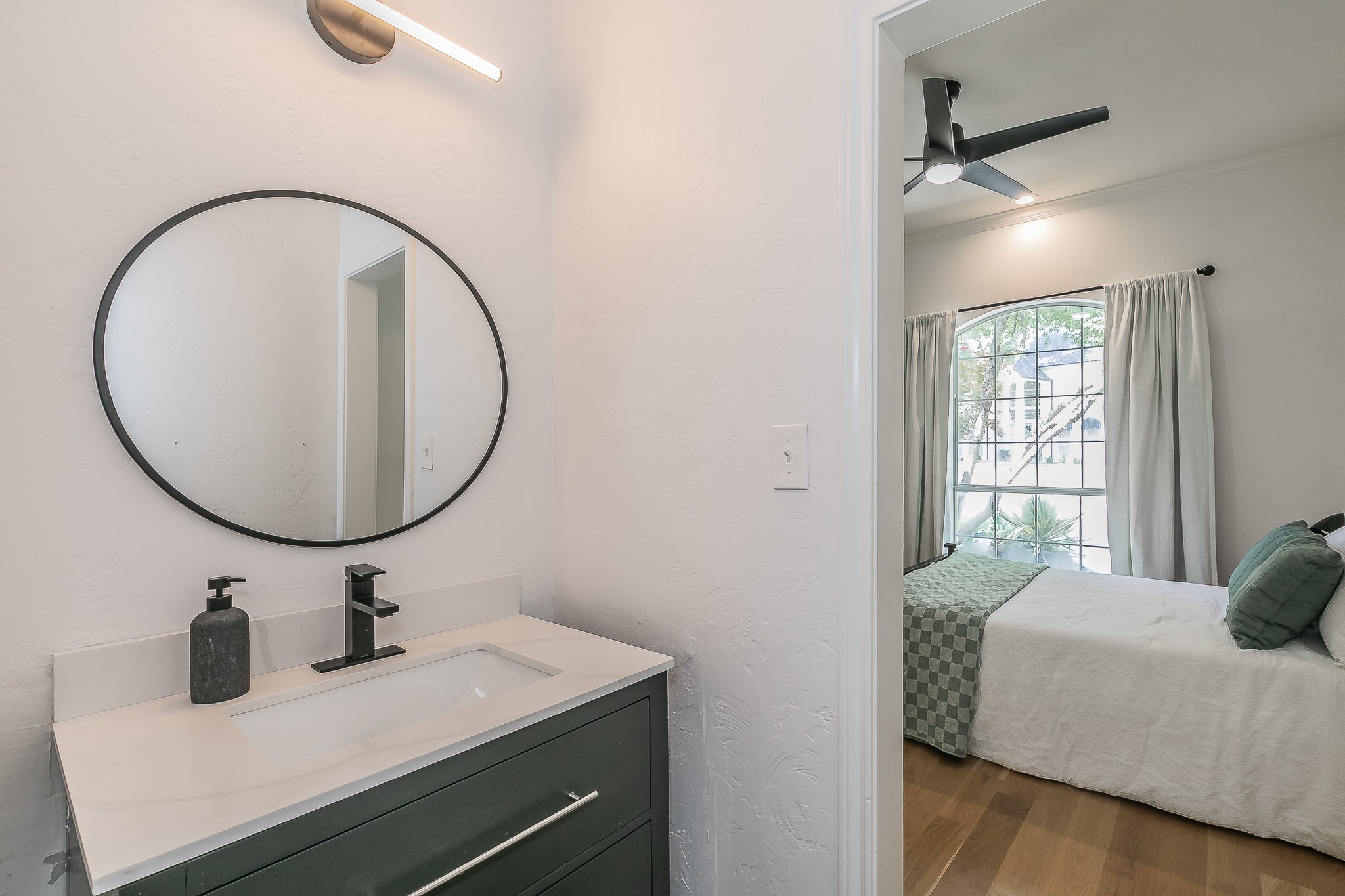 2807 Carriage Trail