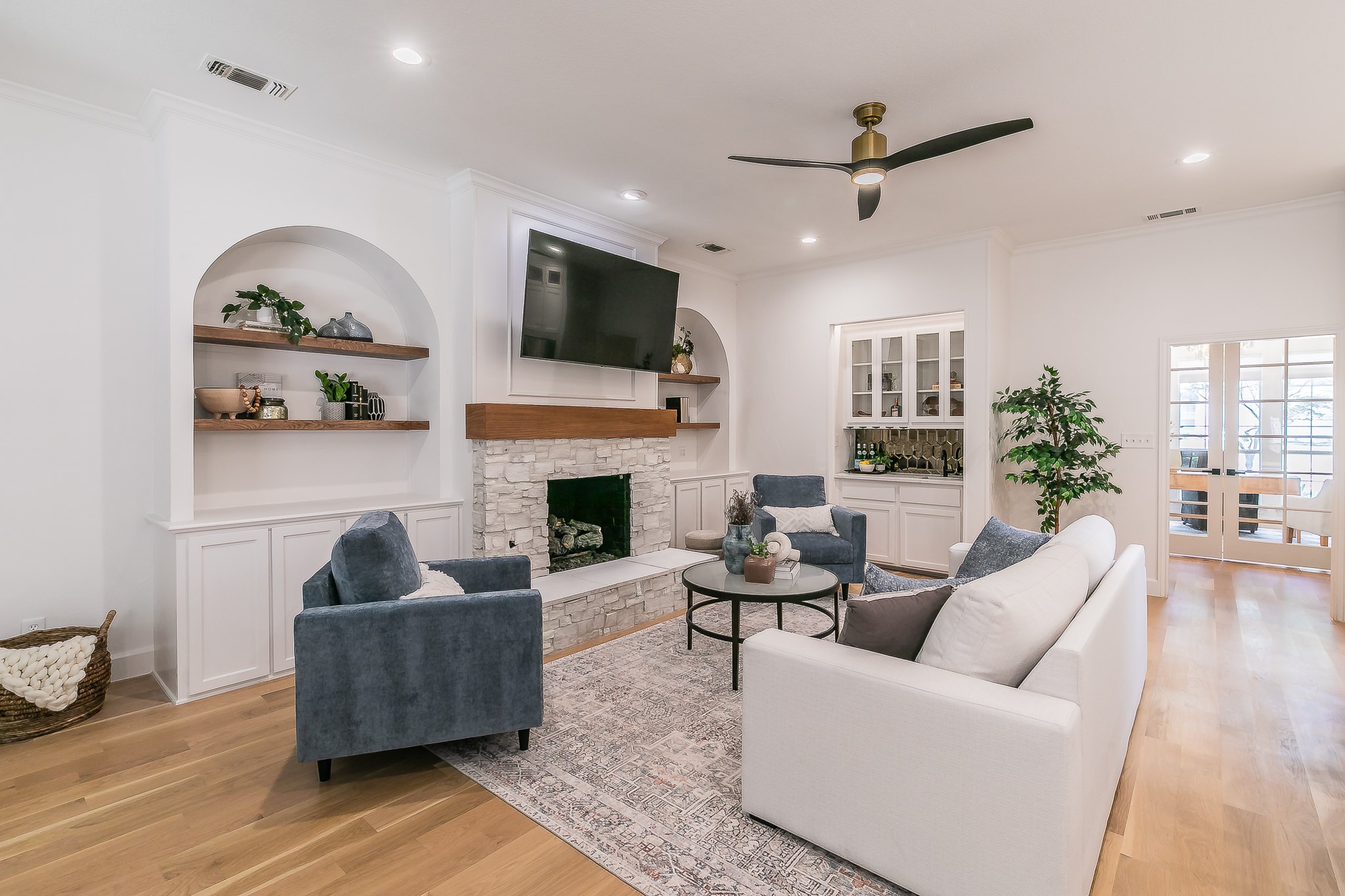 2807 Carriage Trail