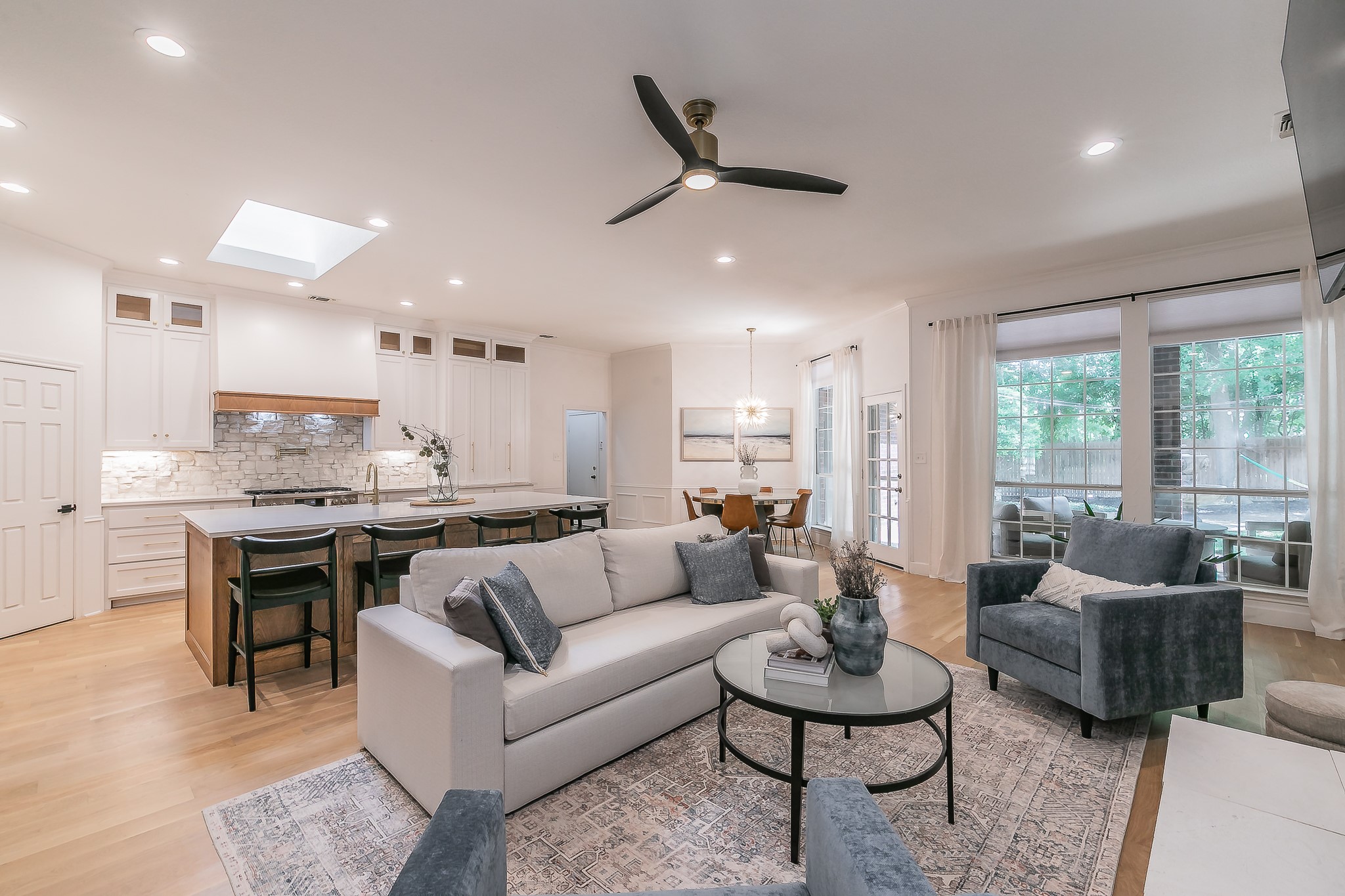 2807 Carriage Trail