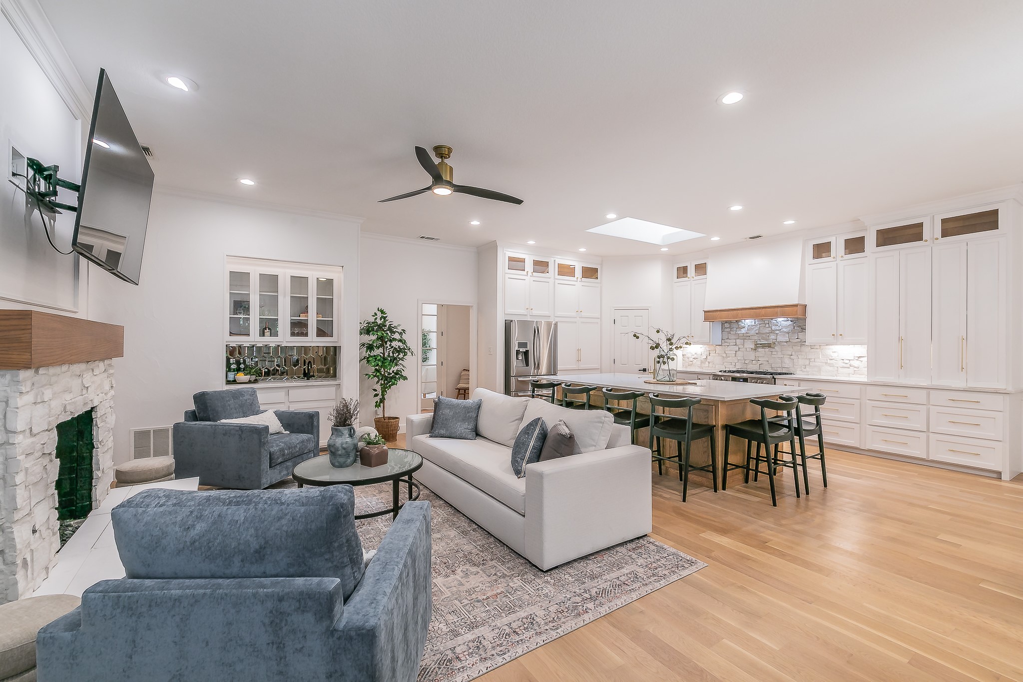 2807 Carriage Trail