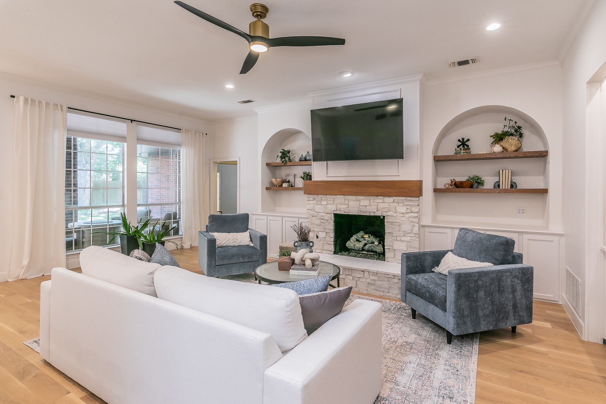 2807 Carriage Trail