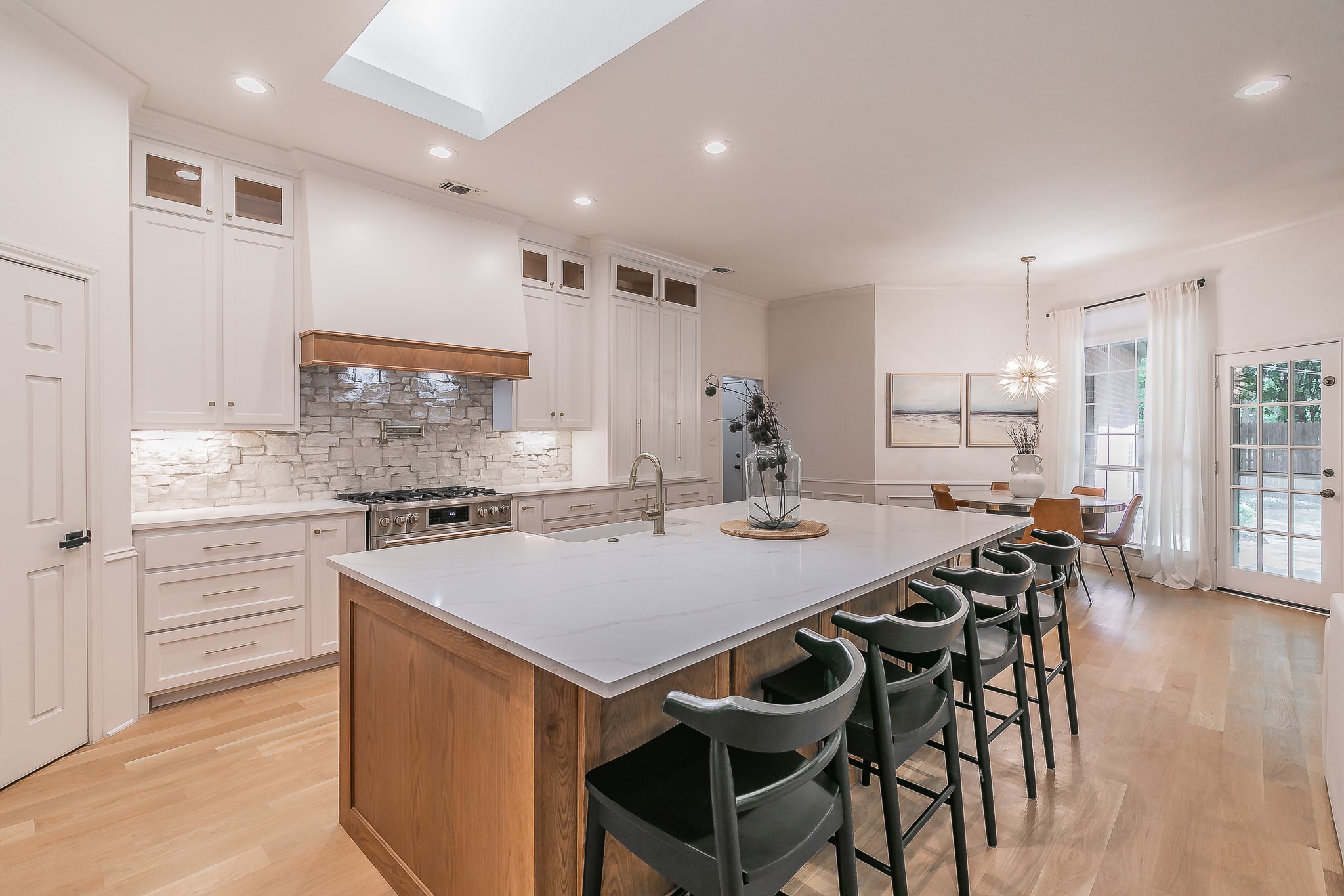 2807 Carriage Trail