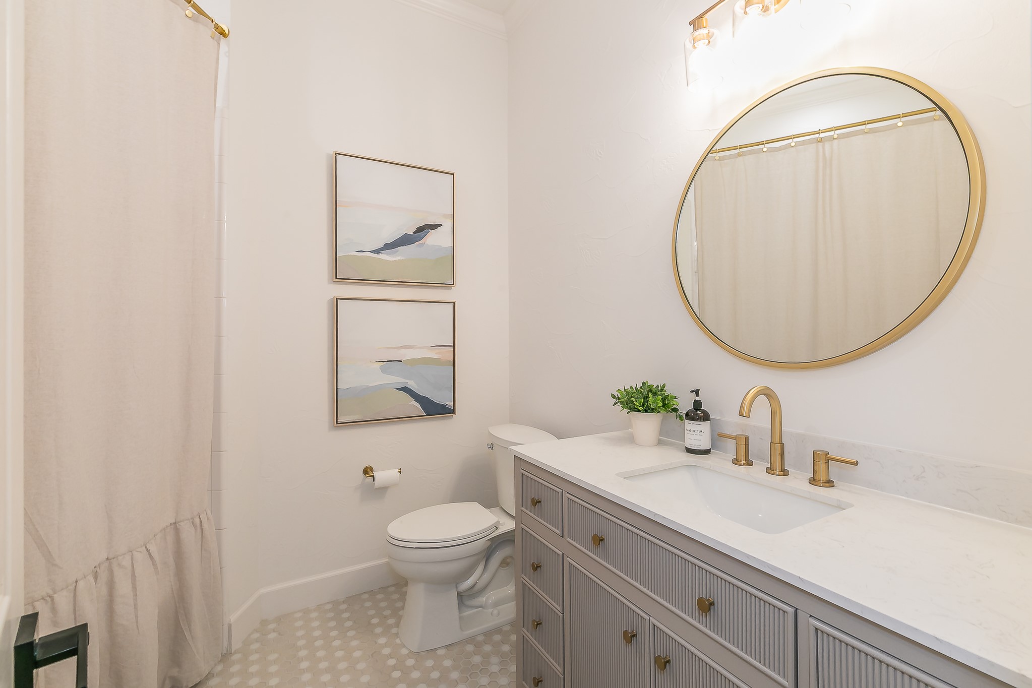 2807 Carriage Trail