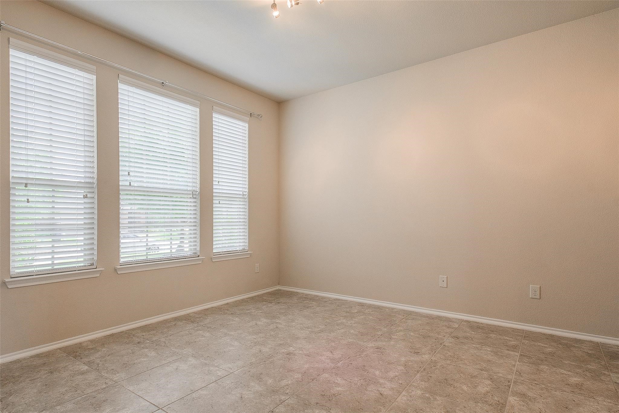 10128 Horseshoe Lane