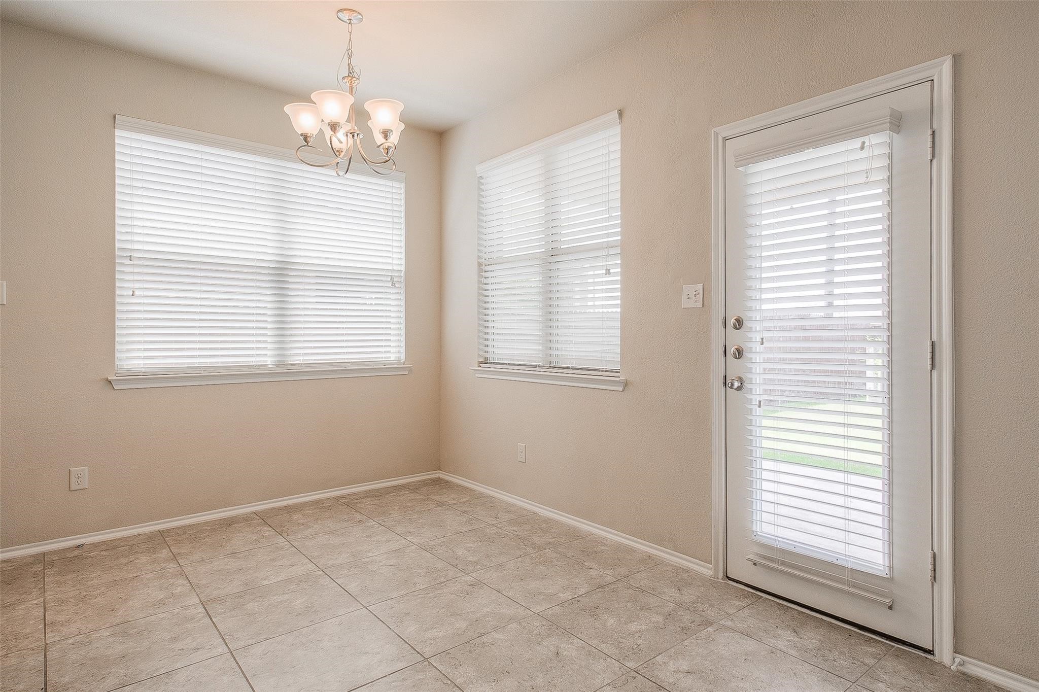 10128 Horseshoe Lane