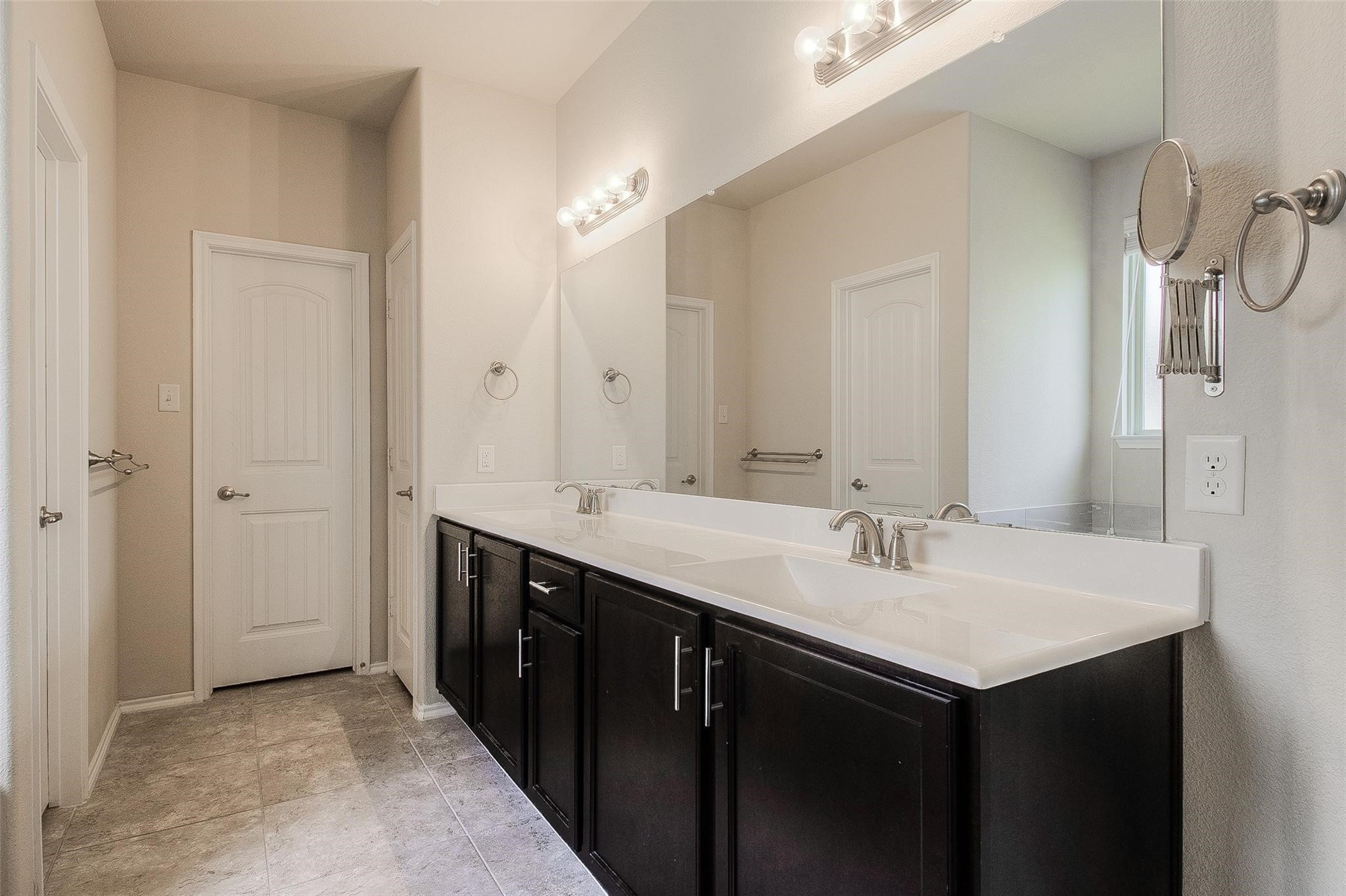 10128 Horseshoe Lane