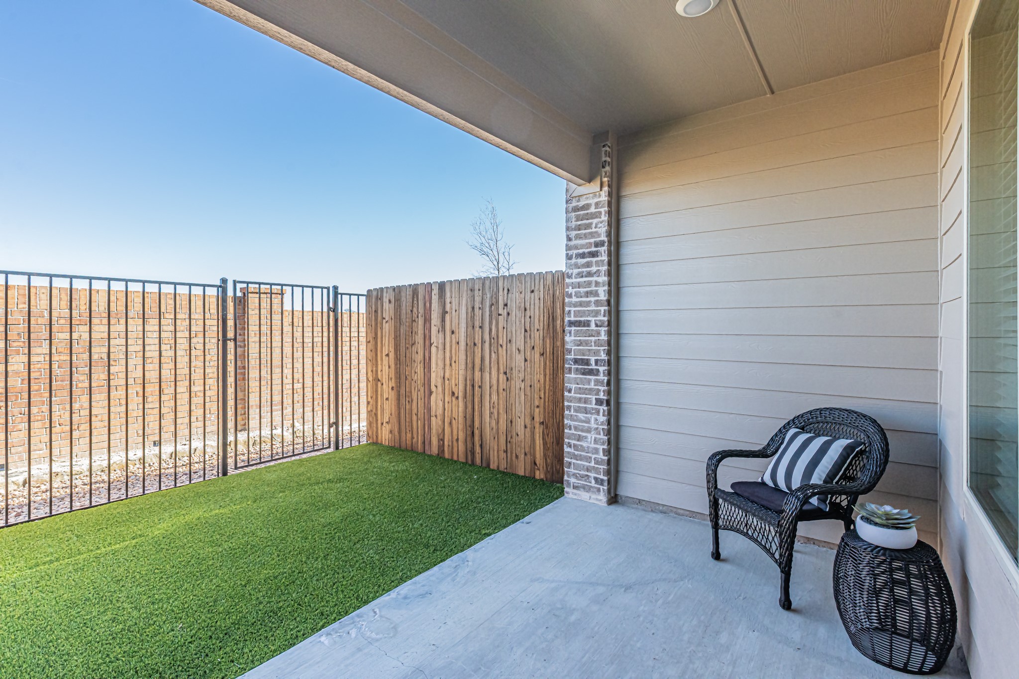 736 Thorn Creek Drive