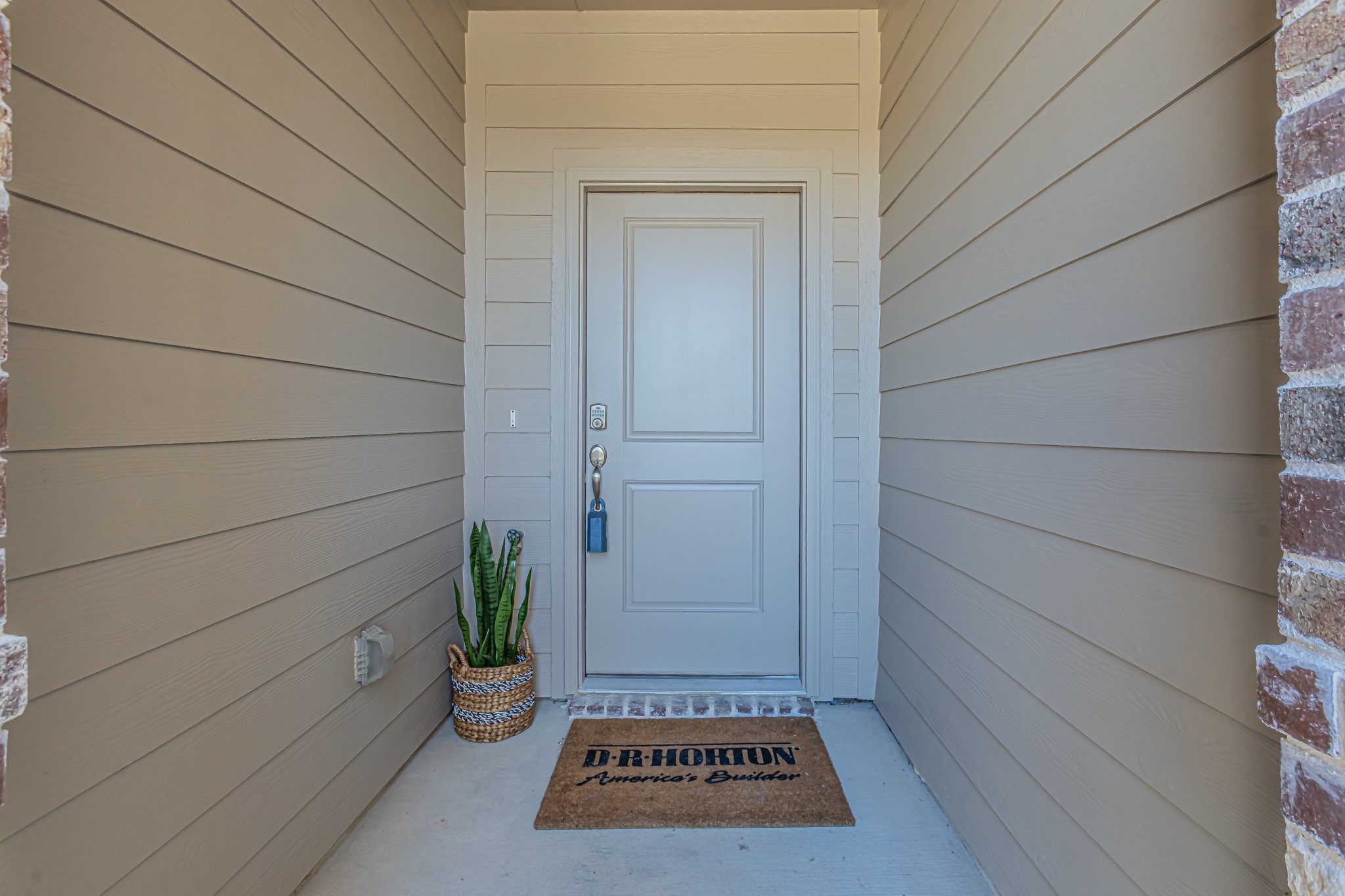 736 Thorn Creek Drive