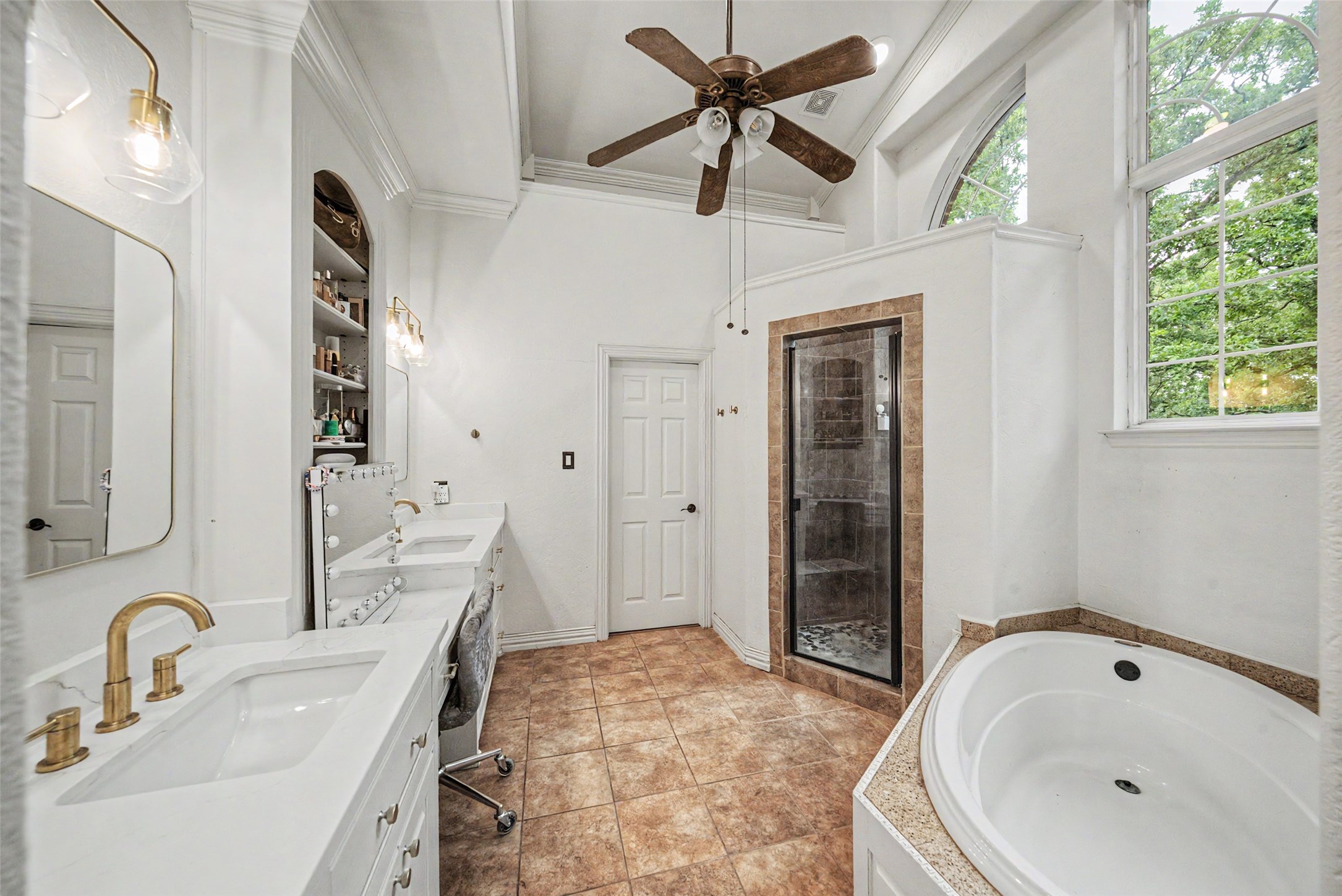 5480 Bridle Path