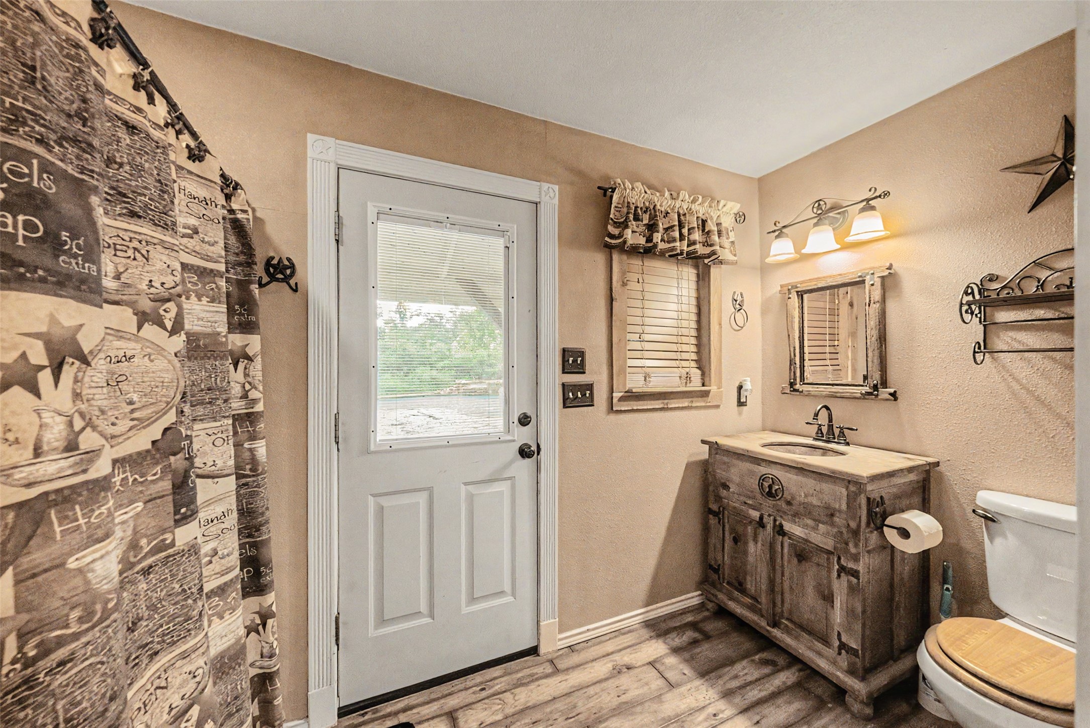 5480 Bridle Path