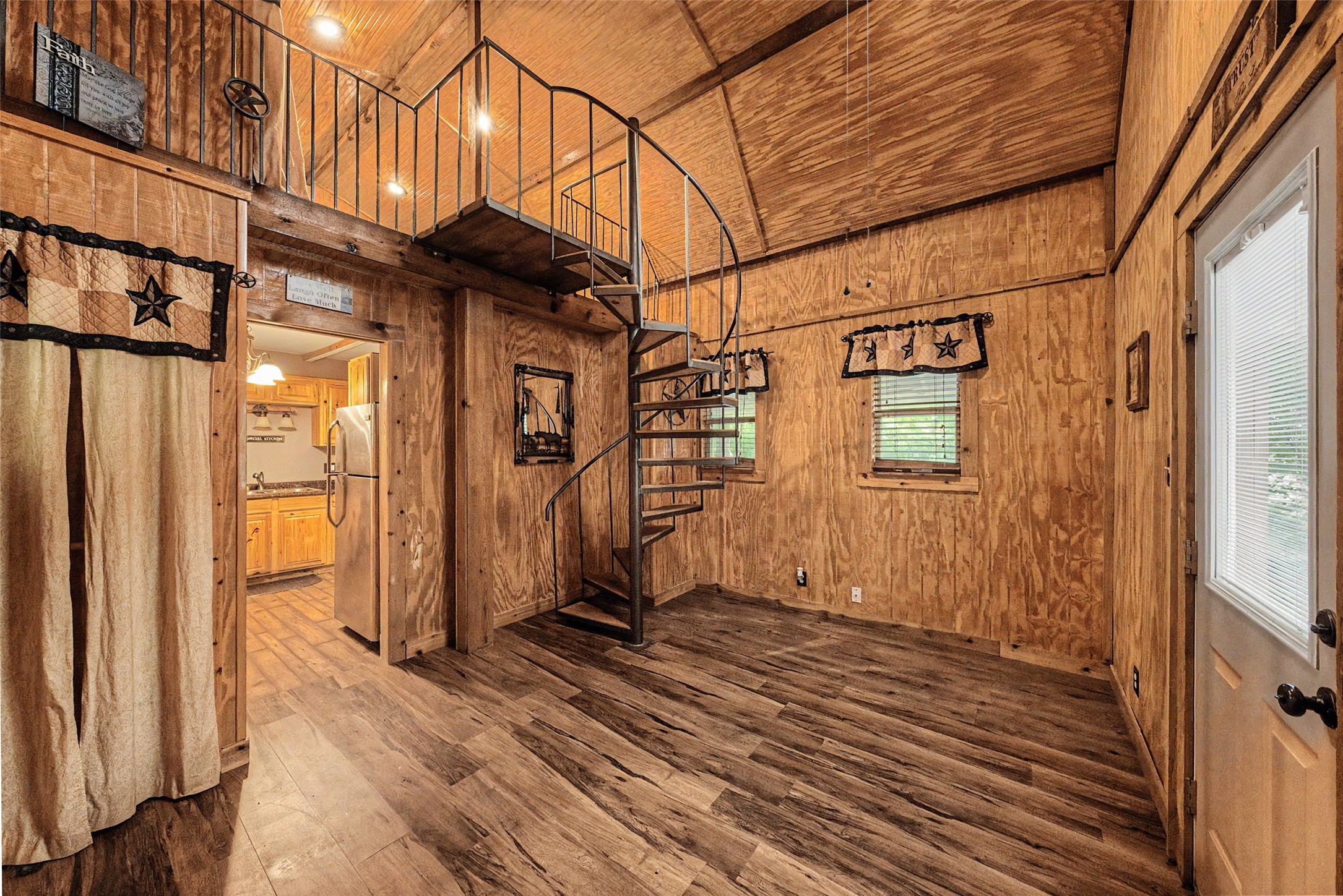 5480 Bridle Path