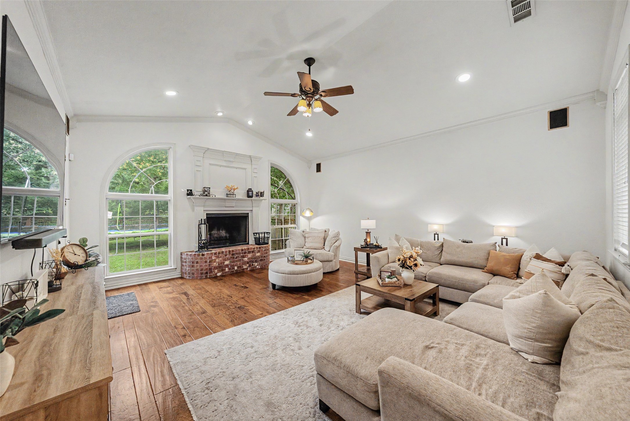 5480 Bridle Path