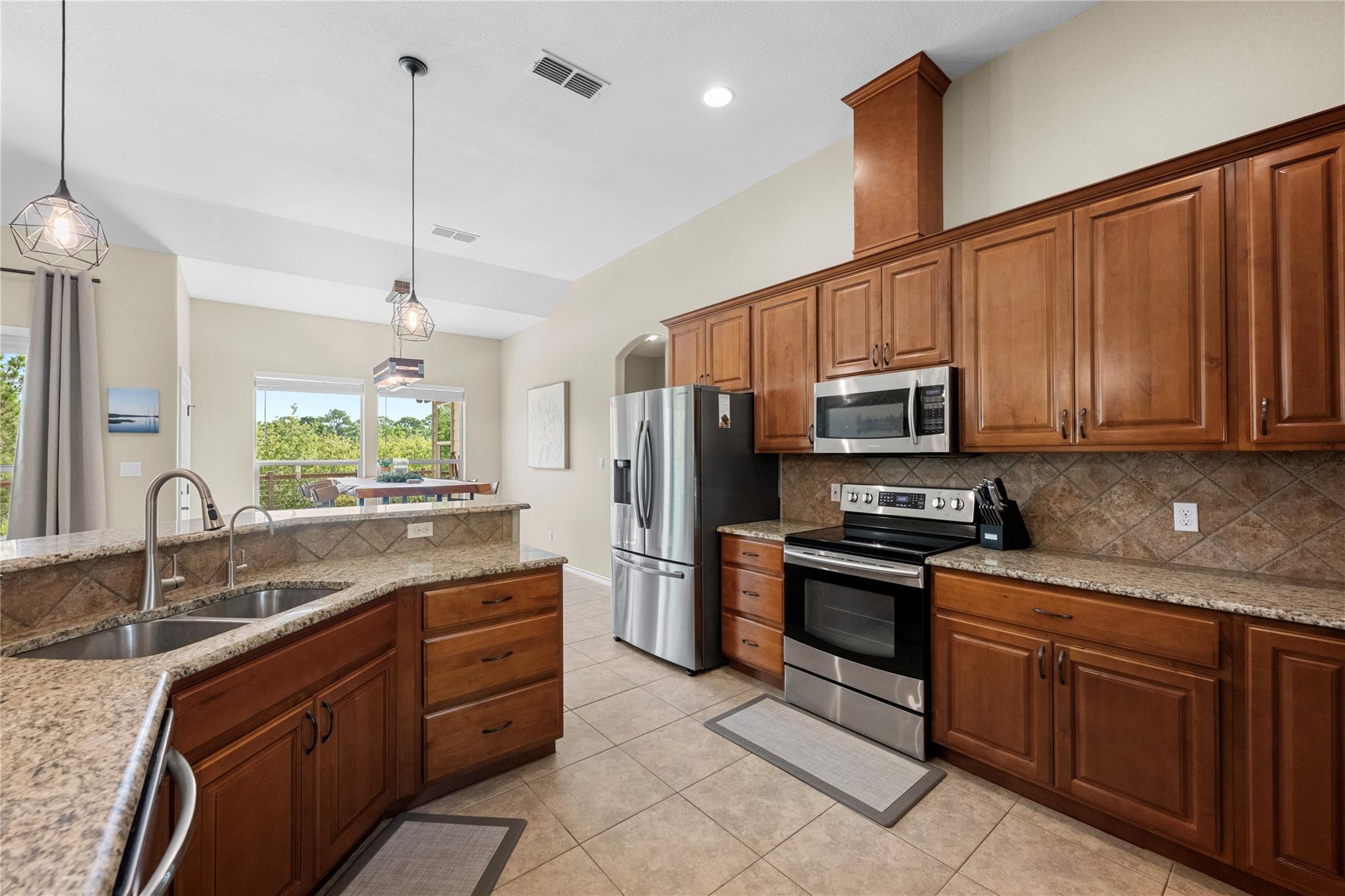 132 Mamalu DR