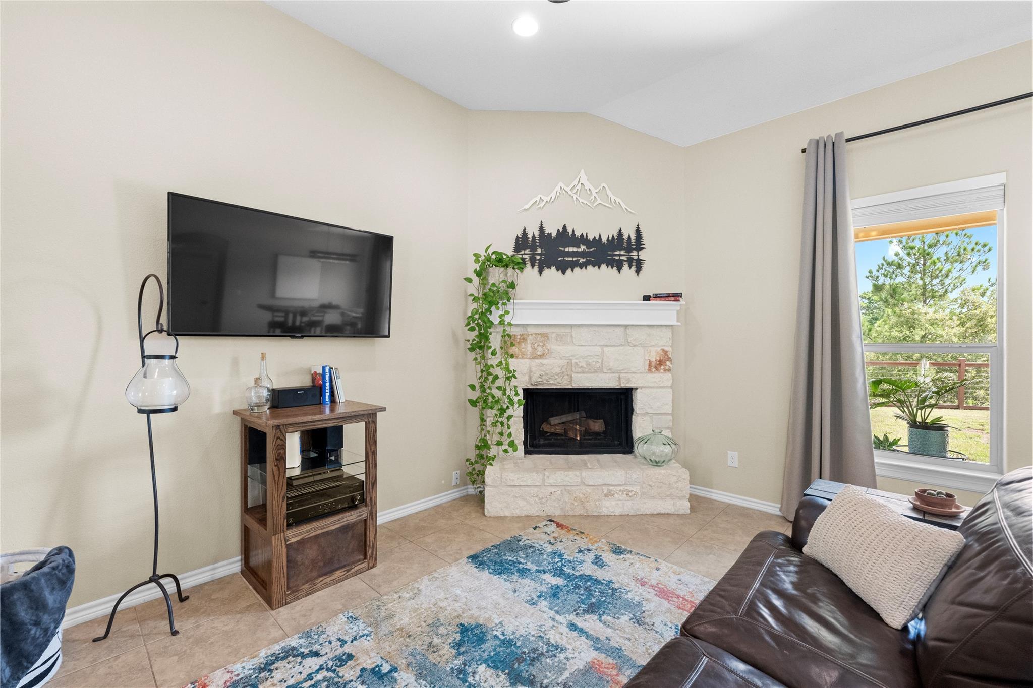132 Mamalu DR