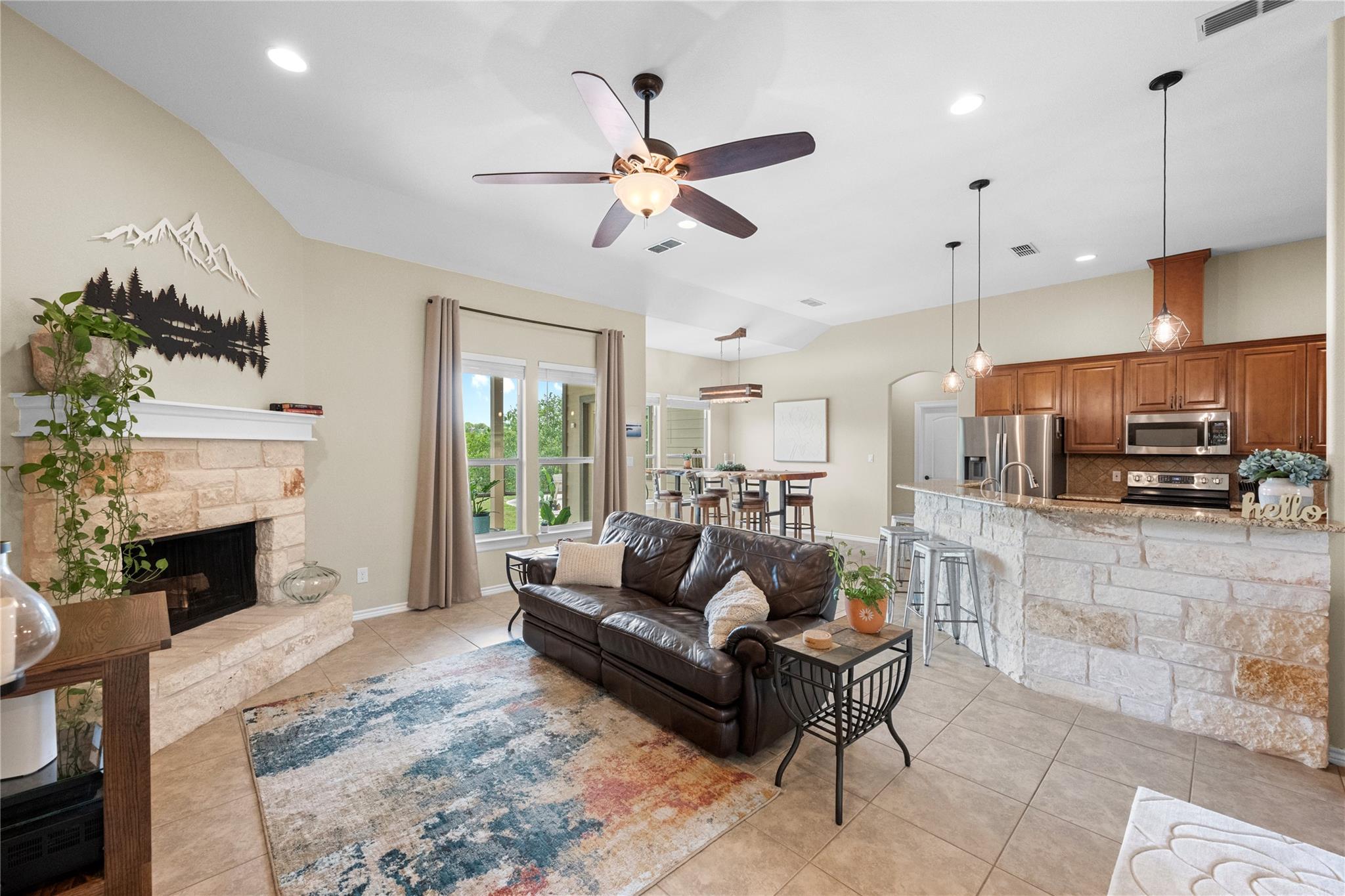 132 Mamalu DR