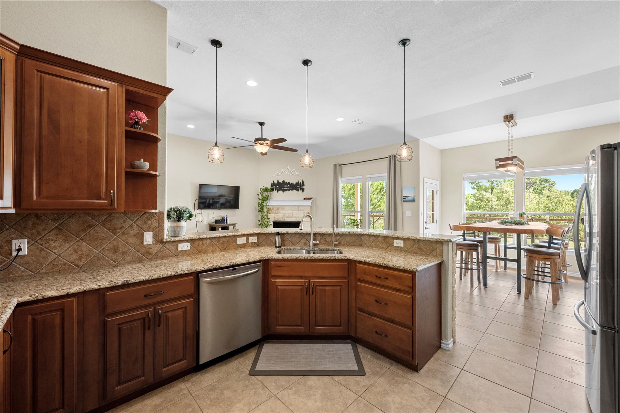 132 Mamalu DR