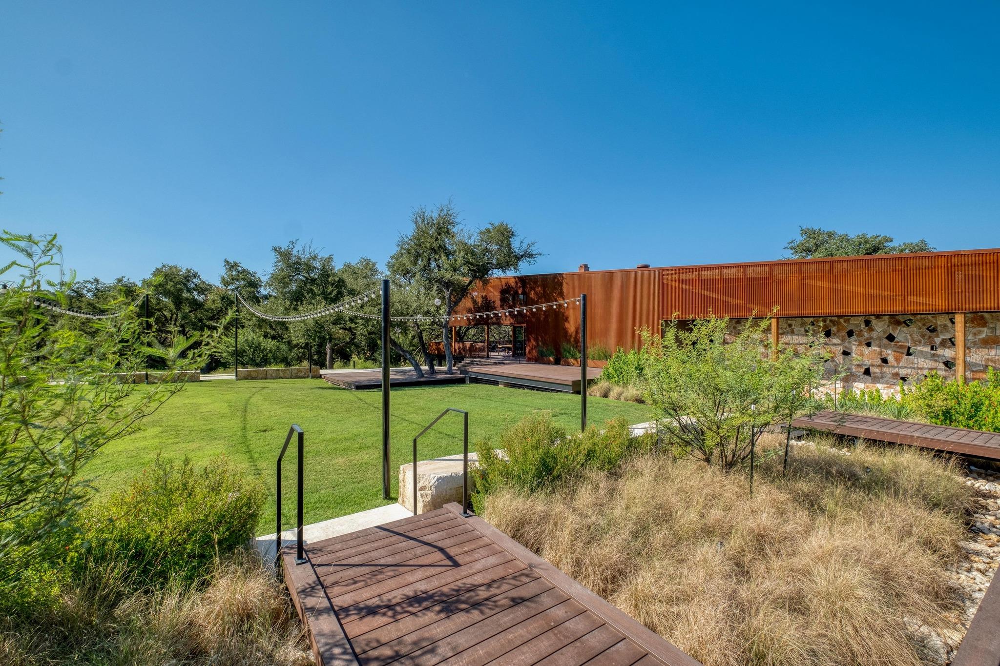1204 Addison LN