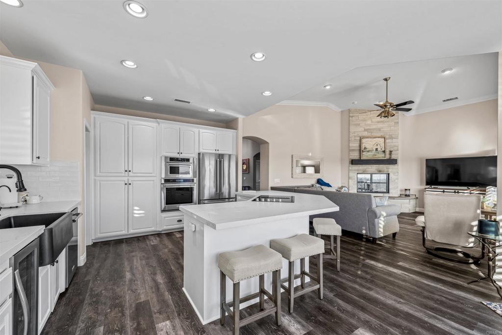 2136 Camino Christina