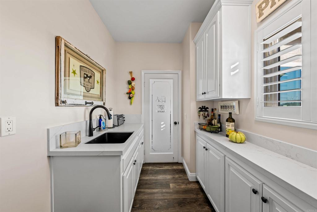 2136 Camino Christina