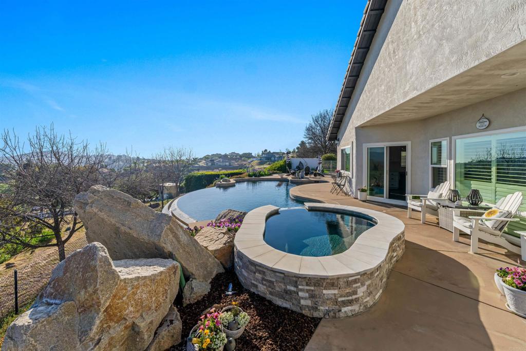 2136 Camino Christina