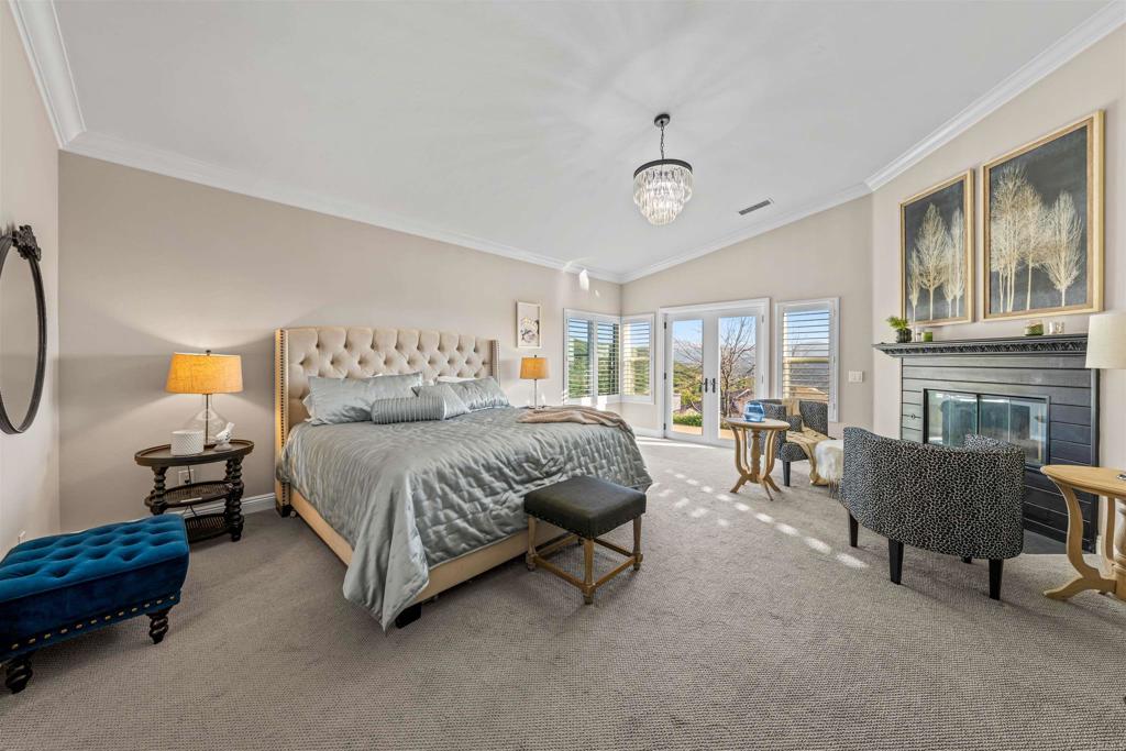 2136 Camino Christina