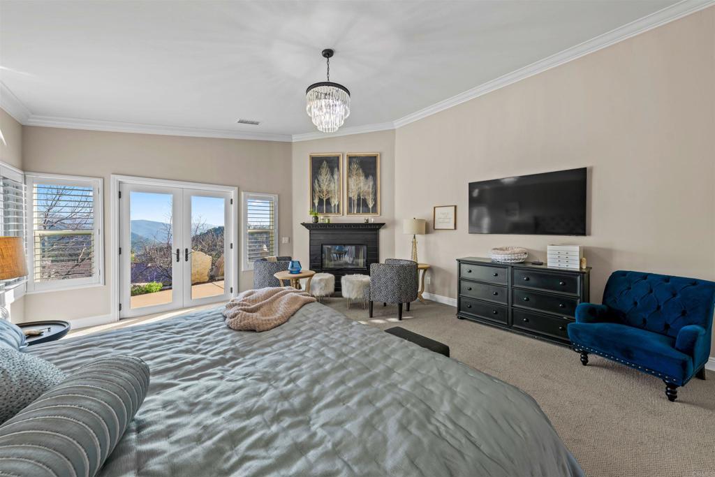 2136 Camino Christina