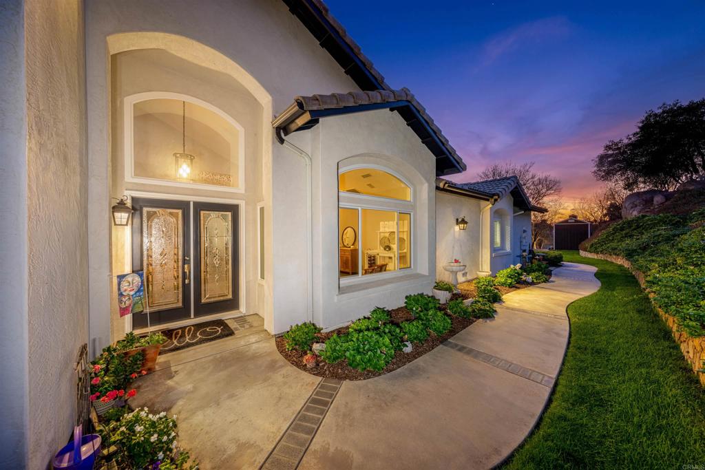 2136 Camino Christina