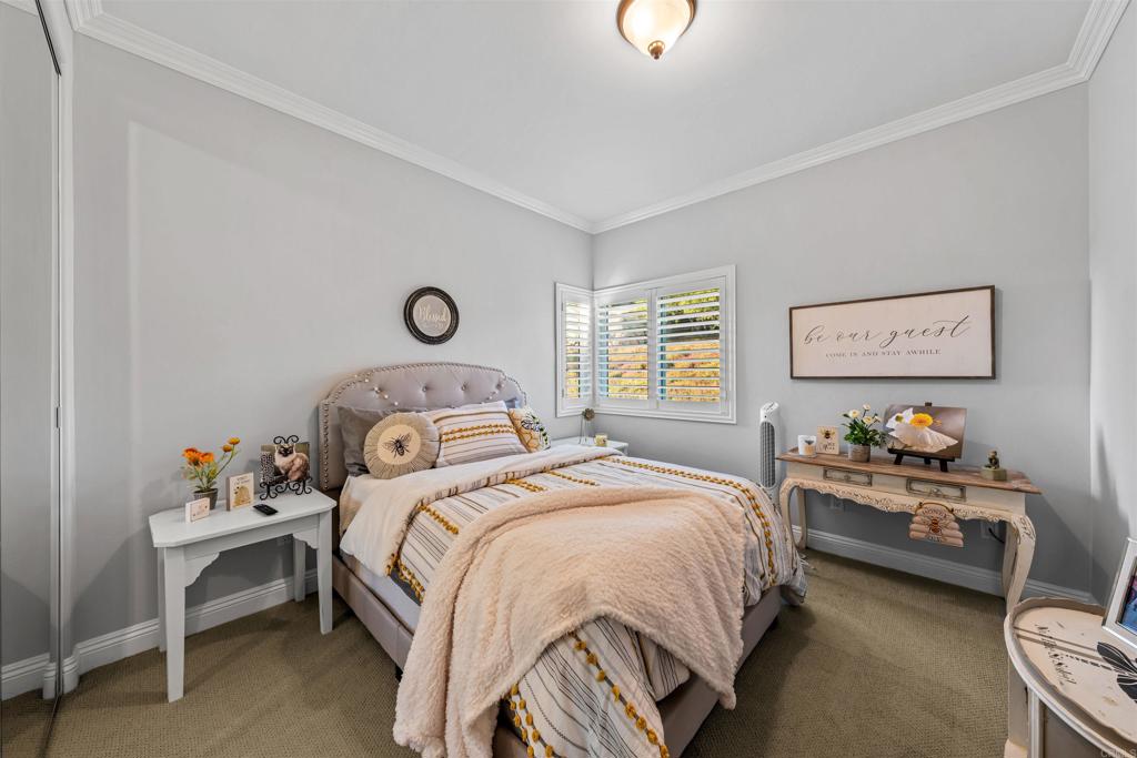 2136 Camino Christina